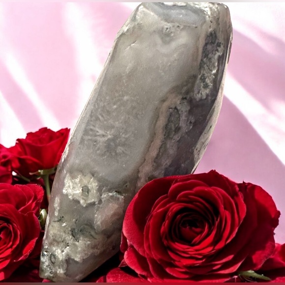 Moss Agate Heart w/Druzy Cavern - Picture 3 of 6